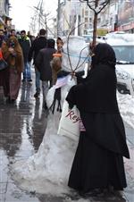 KARDAN ADAM - 'Fotoğraf Çektirmek Beleş”