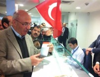 TMSF - Mahmut Tanal Bank Asya'da hesap açtı