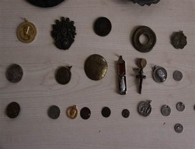 Polisten Ev Görünümlü 'Kaçak Müzeye' Operasyon