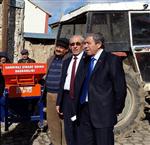 SÜLEYMAN YıLDıZ - Sandıklı Ziraat Odası Başkanı Süleyman Yıldız Yem Kırma Makinası Hibe Etti