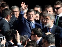 TANER YILDIZ - Başbakan Davutoğlu Cuma Namazını Başyazıcıoğlu Camii'nde Kıldı