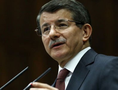 Başbakan Davutoğlu ünlü isme dava açtı