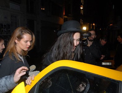 Bergüzar Halit'siz gecelerde