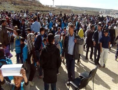 Midyat Kaymakamı Bingöl, Suriyeli ve İraklı Öğrencilerle Birlikte Karne Sevincini Yaşadı