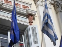 Yunanistan'da belediyeden AB bayrağı indirildi