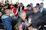 BALIK EKMEK - Bakan Faruk Çelik Festivalde Hamsi Dağıttı, Horon Tepti