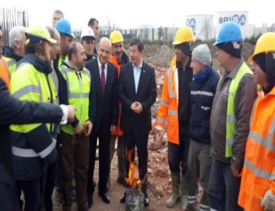 Başbakan Davutoğlu Kocaeli'nde İşçilerle Buluştu