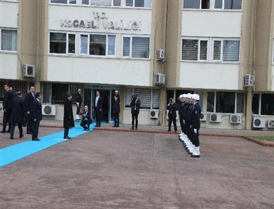 Başbakan Davutoğlu’ndan Sürpriz Ziyaret