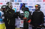 Uludağ'da Snowboard Yarışması Nefes Kesti