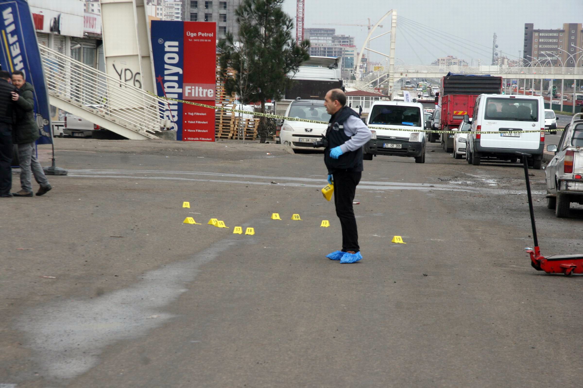Diyarbakır'da polise silahlı saldırı