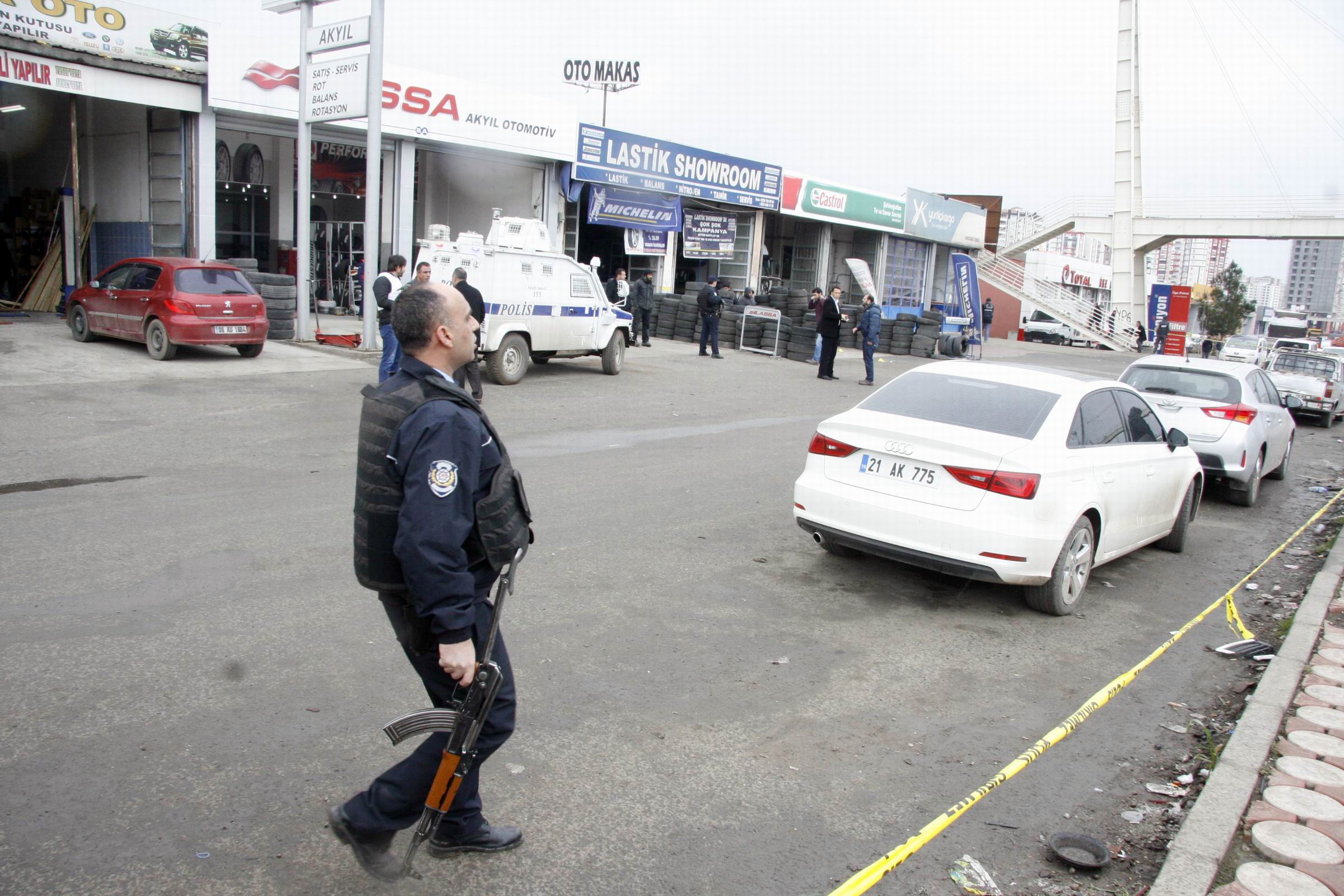 Diyarbakır'da polise silahlı saldırı