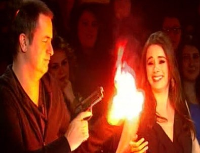 Acun Ilıcalı Özge Namal'ı yakıyordu