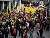 HÜSEYİN AYGÜN - Atatürk ve Öcalan posterleri yan yana
