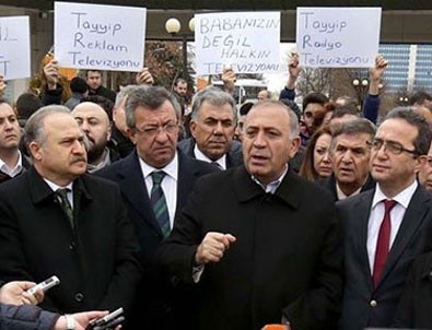 CHP'li vekillerden TRT'ye baskın