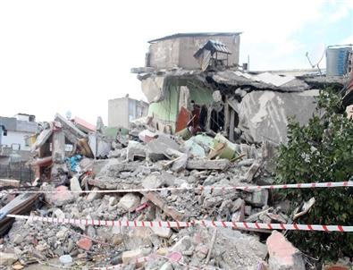 Evleri Göçen Aile Yardım Bekliyor