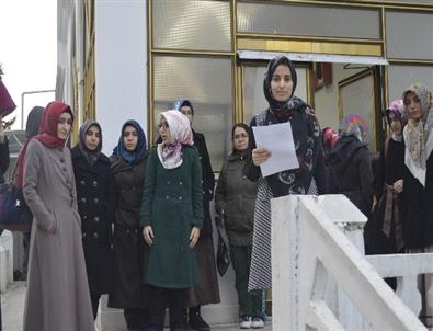 Gençler 28 Şubat'ı Protesto Ettiler
