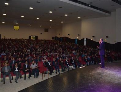 Bekir Develi’den Afyon Kocatepe Üniversitesi Öğrencilerine Stand-up Gösterisi
