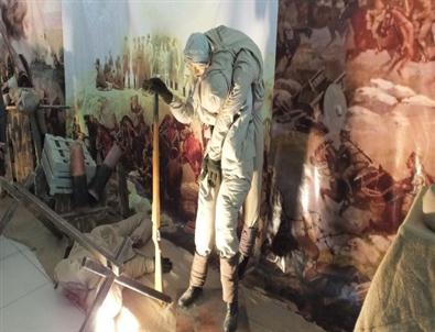 Burhaniye'de Öğrenciler Gezici Çanakkale Müzesini Ziyaret Etti