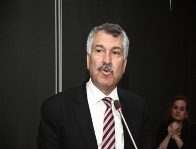 Çay'dan Büyükşehir'de İşçi Çıkarmaya Destek