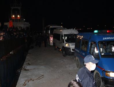 Yakalanan Mülteciler Gemiden Tahliye Edildi