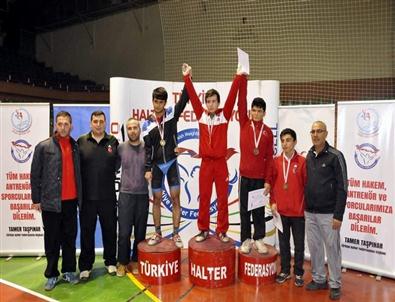 Aydınlı İkizlerden Halterde Büyük Başarı