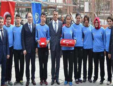 Gelibolu'dan Alınan Kutsal Emanetler Bursalı Atletlere Teslim Edildi