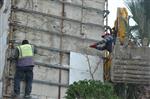 Kuşadası’ndaki Dev Atatürk Heykeline Onarım Yapılıyor