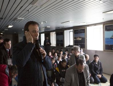 Mavi Marmara'da Cuma Namazı