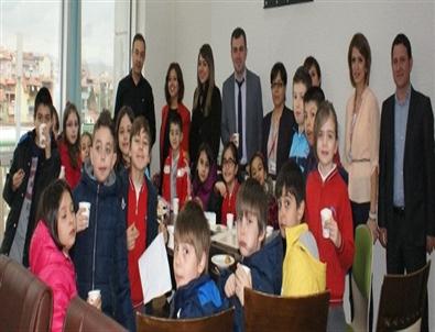 Uşak'ta Öğrencilerden Doktorlara Ziyaret