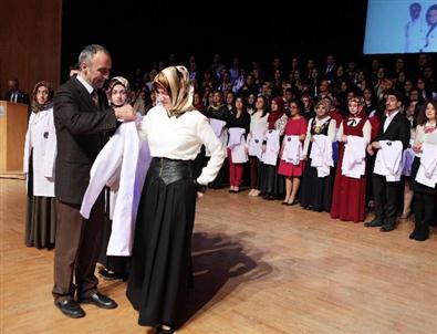 Atatürk Üniversitesi’nde 14 Mart Tıp Bayramı ve Geleneksel Önlük Giydirme Töreni