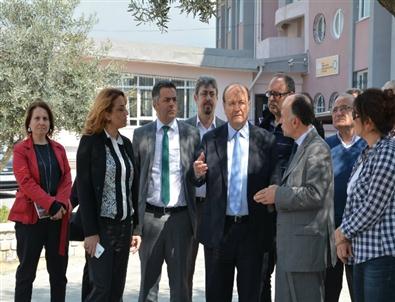 Başkan Özakcan; 'Okullar Baş Tacımızdır'