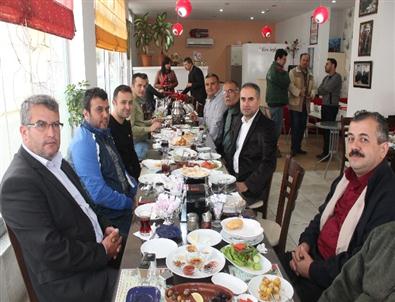 Kumluca’da 25 Yılı Tamamlayan Esnafa Plaket Verildi