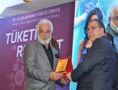 Ak Parti Milletvekili Aday Adayı ve Gazeteci-yazar Rahim Er’e ‘yılın Yazarı’ Ödülü