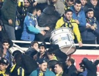 TRİBÜN KAVGASI - Fenerbahçe taraftarı tribünde birbirine girdi