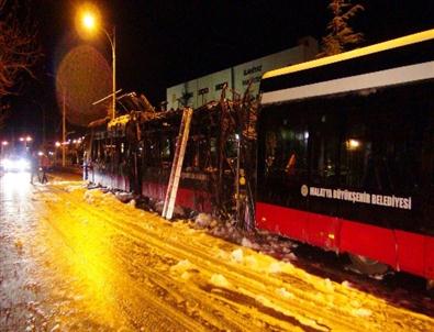 Trambüste Yangın Çıktı