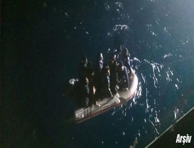 Bodrum'da Suriyeli 16 kaçak göçmeni taşıyan tekne battı