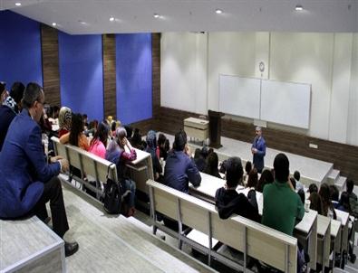 Prof. Dr.bozbel, Öğrencilere Başarılı Bir Avukat Olmanın Yollarını Anlattı