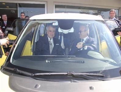 Tofaş Bursa Emniyetine 5 Otomobil Hediye Etti