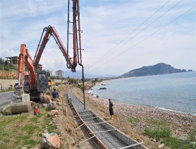 Alanya Dinek Sahil Şeridine İstinat Duvarı Yapılıyor