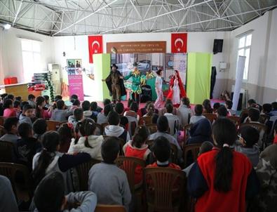 Konak’ta Tiyatro Okula Girdi