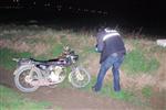 Polis Çalınan Motosikleti Tarlada Buldu