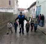 Yunak’ta İhtiyaç Sahiplerine Yardımlar Sürüyor