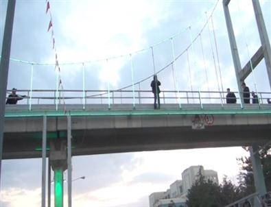 İntihar Etmek İsteyen Genci, Polisin Çevikliği Kurtardı