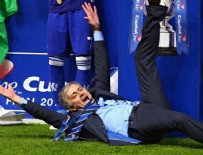 JOHN TERRY - Mourinho kupa zaferinde kendinden geçti