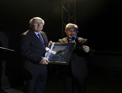 Çanakkale Savaşı’nın Hatıra Mendili Zaferin 100. Yılında Hediye Edildi