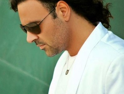 Ozan Orhon Türkiye'yi kasıp kavururken otel personeli oldu