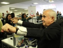DURSUN ALI ŞAHIN - Vali Şahin, 'Alo 182' çalışanlarıyla egzersiz yaptı