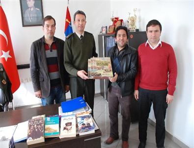 Didim 75 Gençlik’ten Jandarmaya Kitap Bağışı