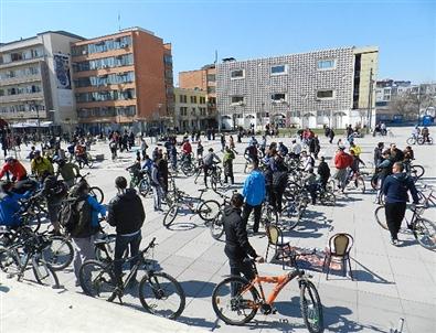 Kosovalı Bisiklet Sevdalıları İlkbahara 'merhaba'Dedi