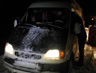 Beş Kişi Donmak Üzereyken Kurtarıldı